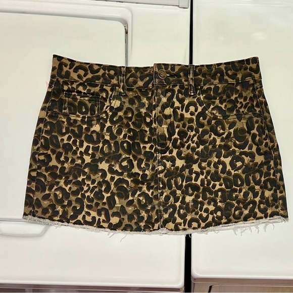 Leopard Print Mini Skirt - Picture 6 of 7